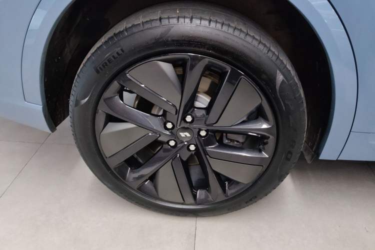 Used Li Auto L9 2022 Max model Right Rear Wheel Hub