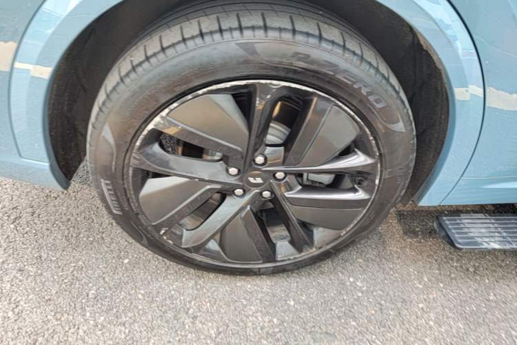 Used Li Auto L9 2022 Max model Right Rear Wheel Hub