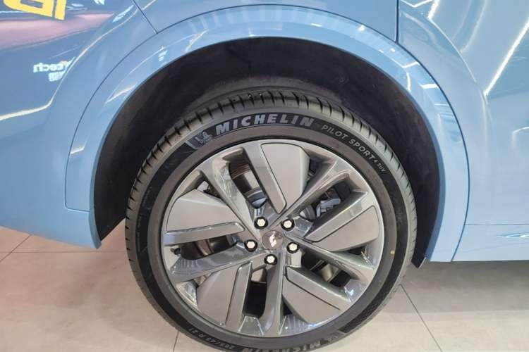 Used Li Auto L9 2022 Max model Right Rear Wheel Hub