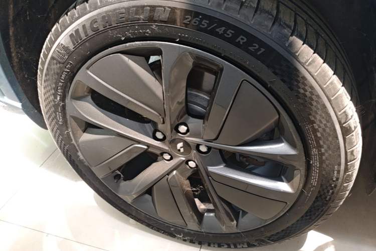 Used Li Auto L9 2022 Max model Right Rear Wheel Hub