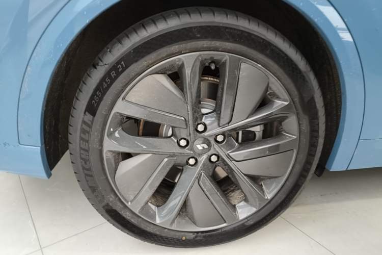 Used Li Auto L9 2022 Max model Right Rear Wheel Hub