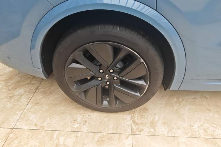Used Li Auto L9 2022 Max model Right Rear Wheel Hub