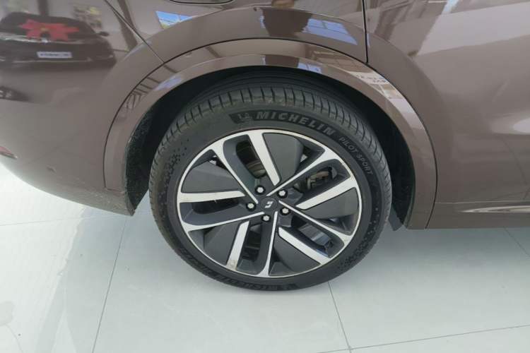 Used Li Auto L9 2022 Max model Right Rear Wheel Hub