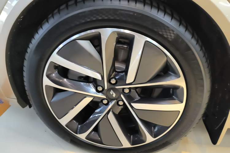 Used Li Auto L9 2022 Max model Exterior 4