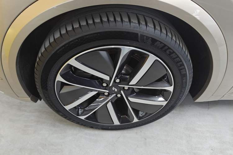 Used Li Auto L9 2022 Max model Exterior 4