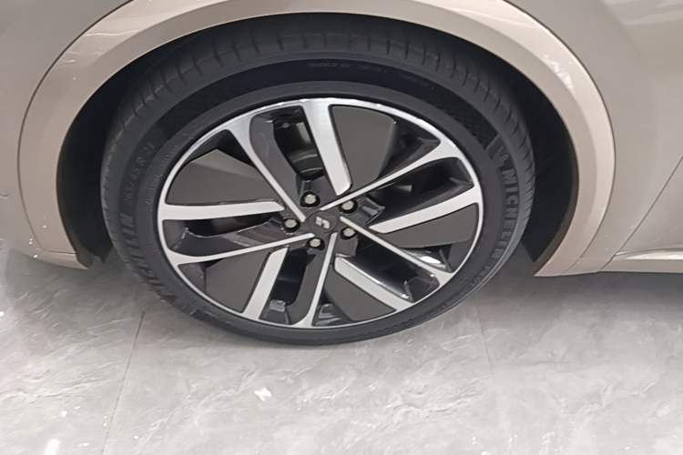 Used Li Auto L9 2022 Max model Exterior 4
