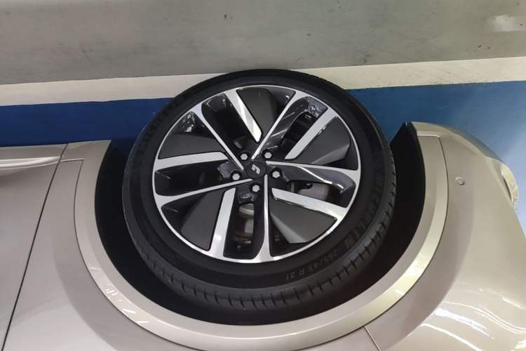 Used Li Auto L9 2022 Max model Exterior 4