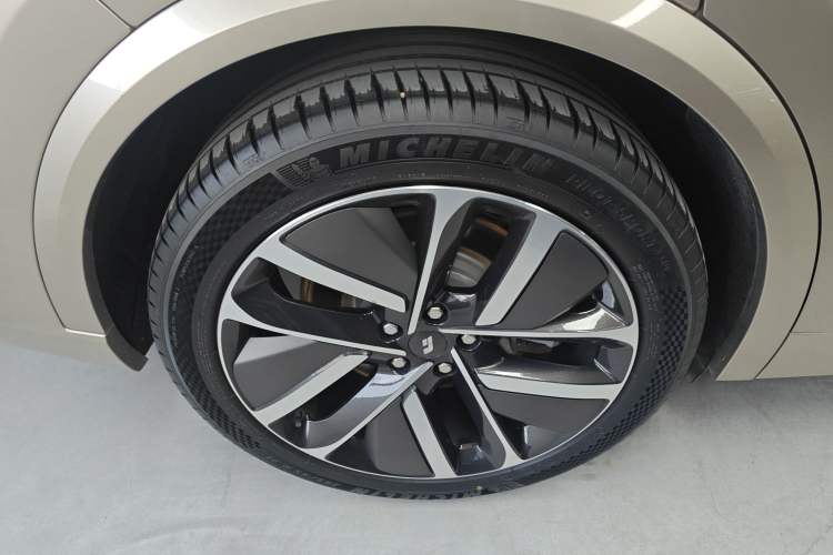Used Li Auto L9 2022 Max model Exterior 5