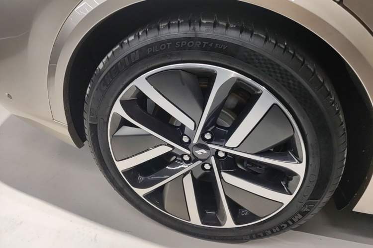 Used Li Auto L9 2022 Max model Exterior 5