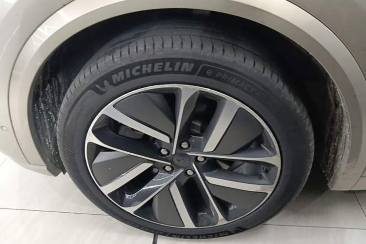 Used Li Auto L9 2022 Max model Left Front Wheel Hub