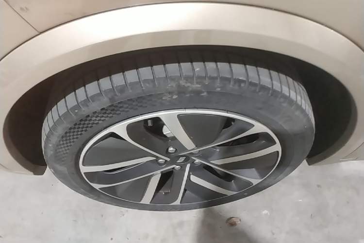 Used Li Auto L9 2022 Max model Left Front Wheel Hub