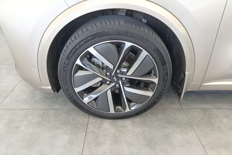 Used Li Auto L9 2022 Max model Left Front Wheel Hub