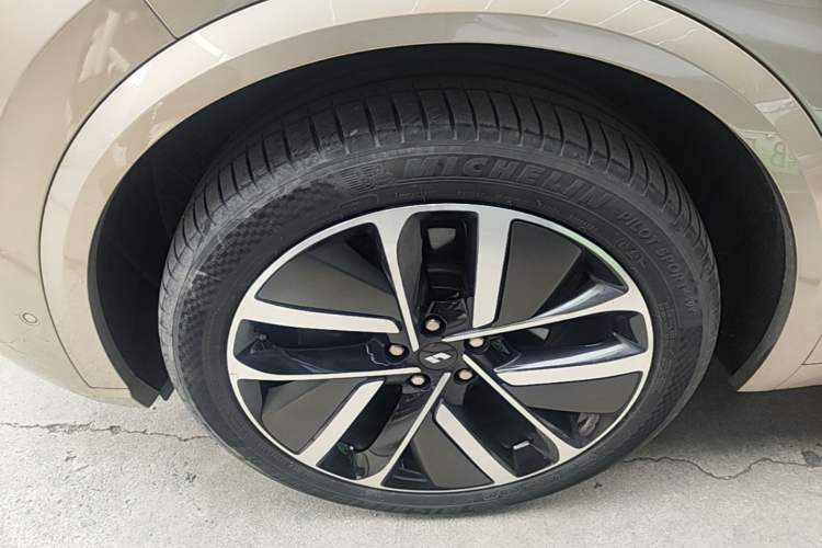 Used Li Auto L9 2022 Max model Left Front Wheel Hub