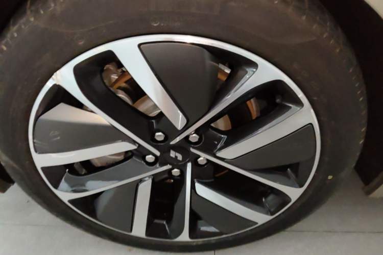 Used Li Auto L9 2022 Max model Left Front Wheel Hub
