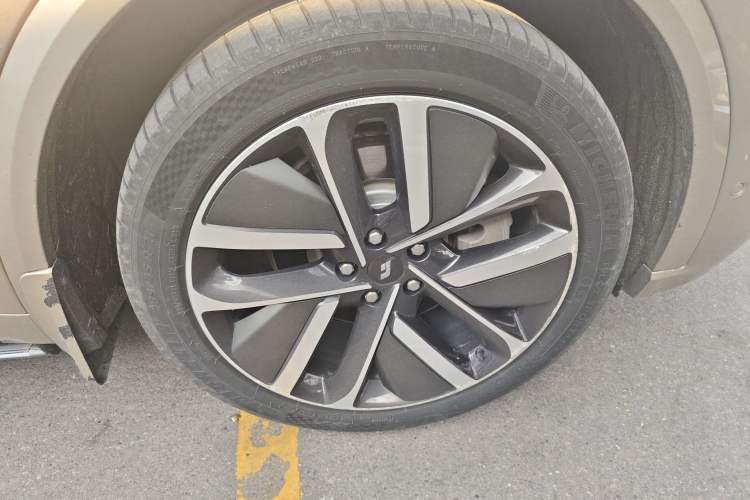 Used Li Auto L9 2022 Max model Right Front Wheel Hub