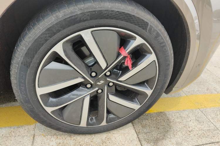 Used Li Auto L9 2022 Max model Right Front Wheel Hub