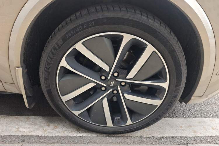 Used Li Auto L9 2022 Max model Right Front Wheel Hub
