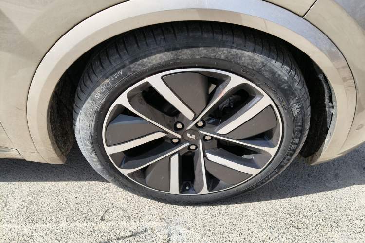 Used Li Auto L9 2022 Max model Right Front Wheel Hub