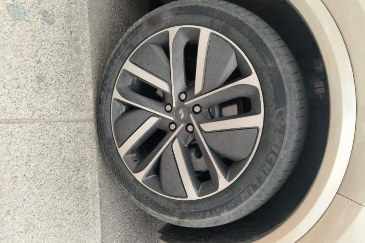 Used Li Auto L9 2022 Max model Right Front Wheel Hub