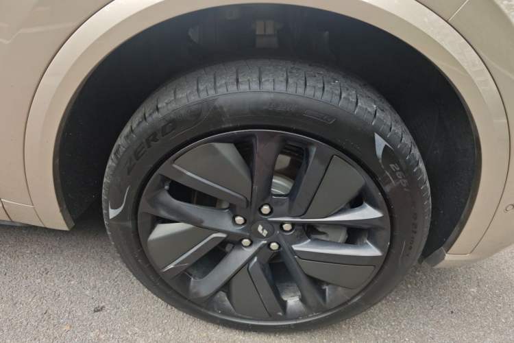 Used Li Auto L9 2022 Max model Right Front Wheel Hub