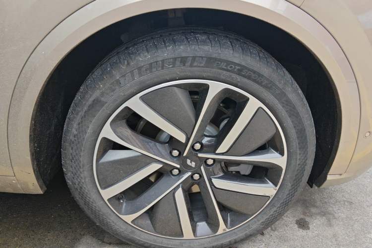 Used Li Auto L9 2022 Max model Right Front Wheel Hub
