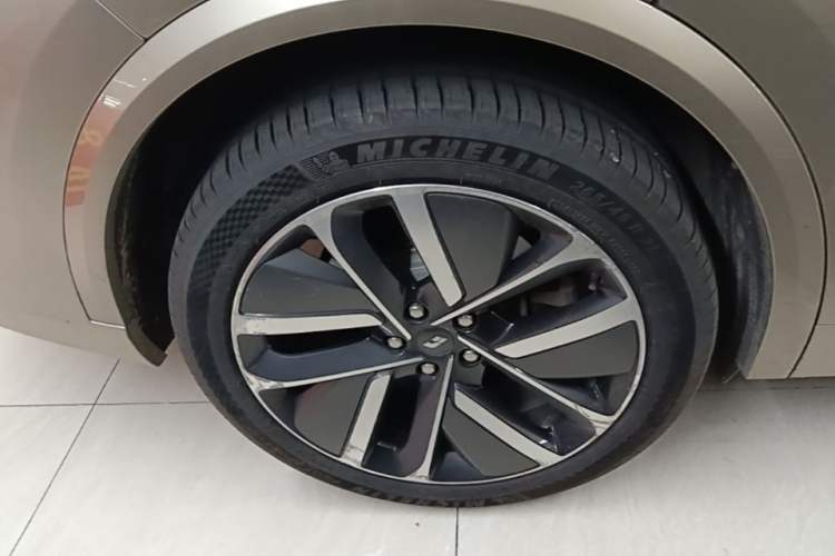 Used Li Auto L9 2022 Max model Right Rear Wheel Hub