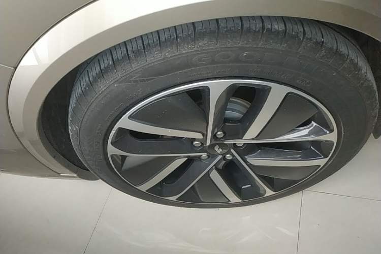 Used Li Auto L9 2022 Max model Right Rear Wheel Hub