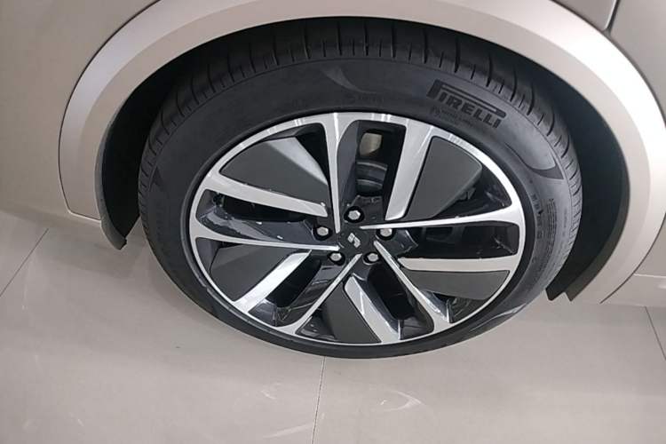 Used Li Auto L9 2022 Max model Right Rear Wheel Hub
