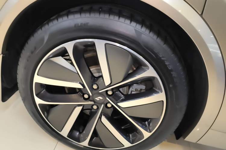 Used Li Auto L9 2022 Max model Right Rear Wheel Hub
