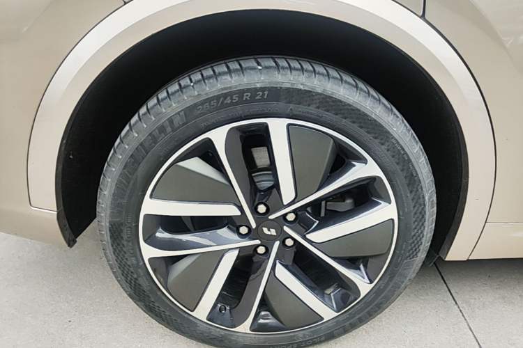 Used Li Auto L9 2022 Max model Right Rear Wheel Hub