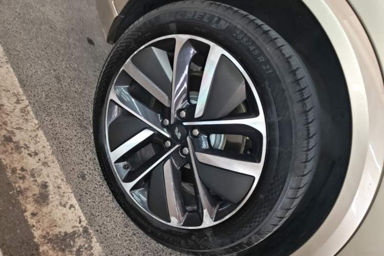 Used Li Auto L9 2022 Max model Right Rear Wheel Hub
