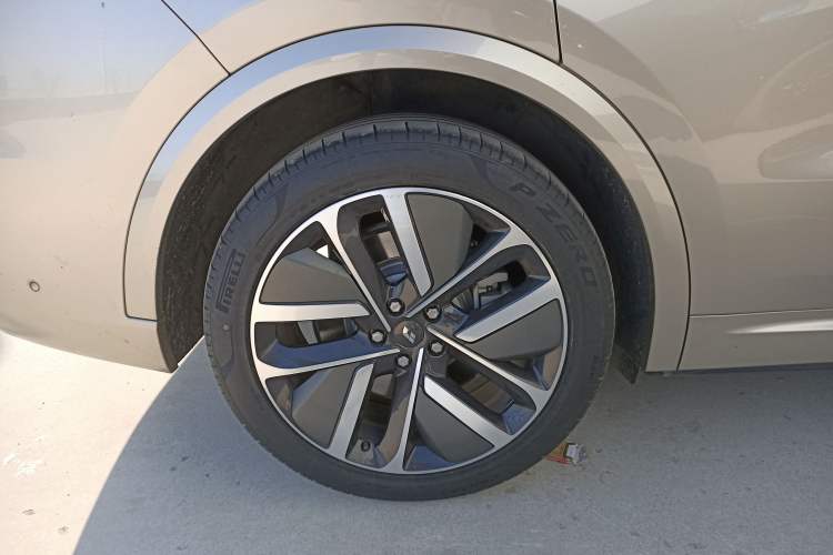 Used Li Auto L9 2022 Max model Right Rear Wheel Hub