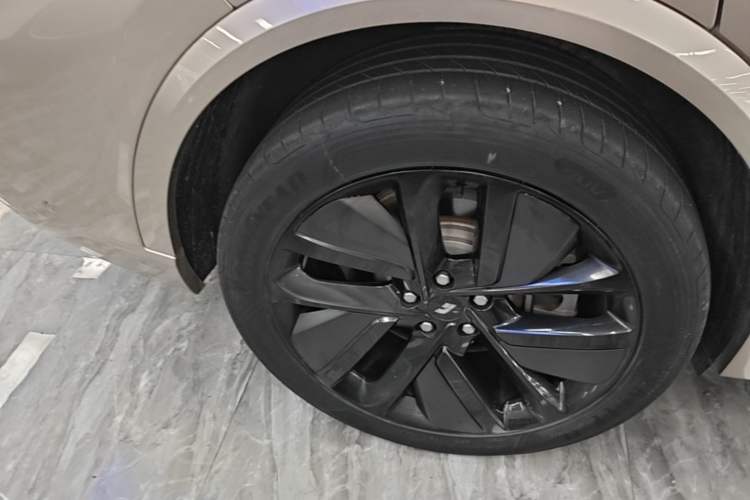 Used Li Auto L9 2022 Max model Right Rear Wheel Hub