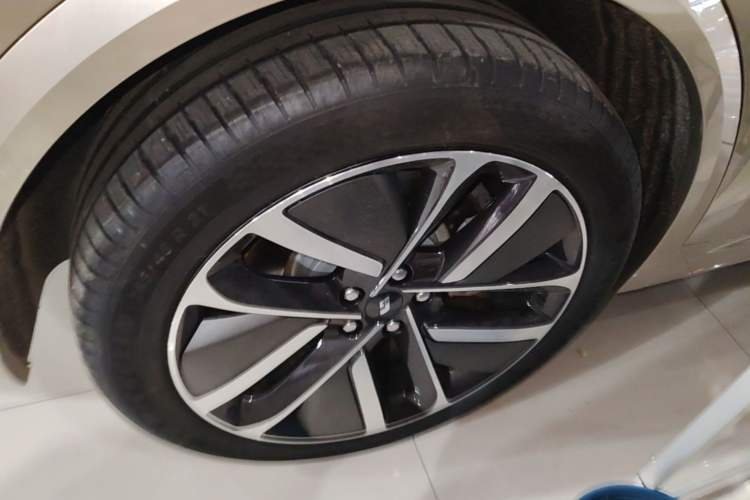 Used Li Auto L9 2022 Max model Right Rear Wheel Hub