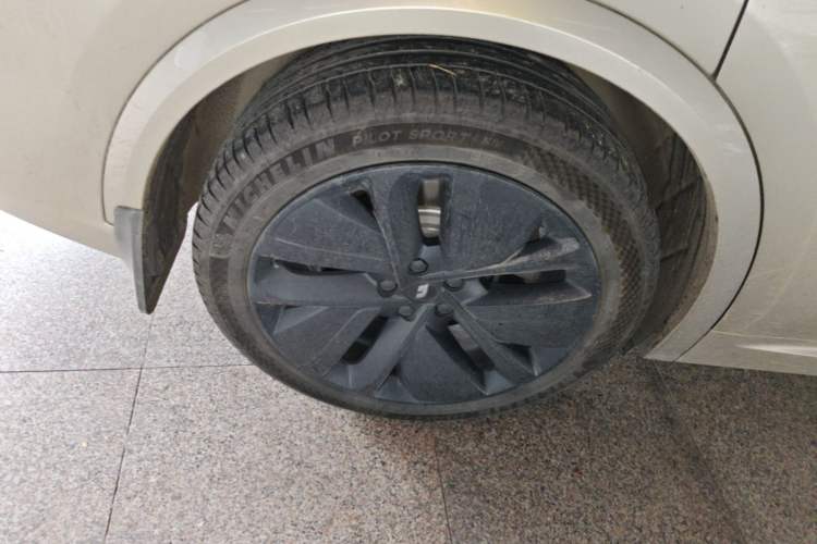 Used Li Auto L9 2022 Max model Right Rear Wheel Hub