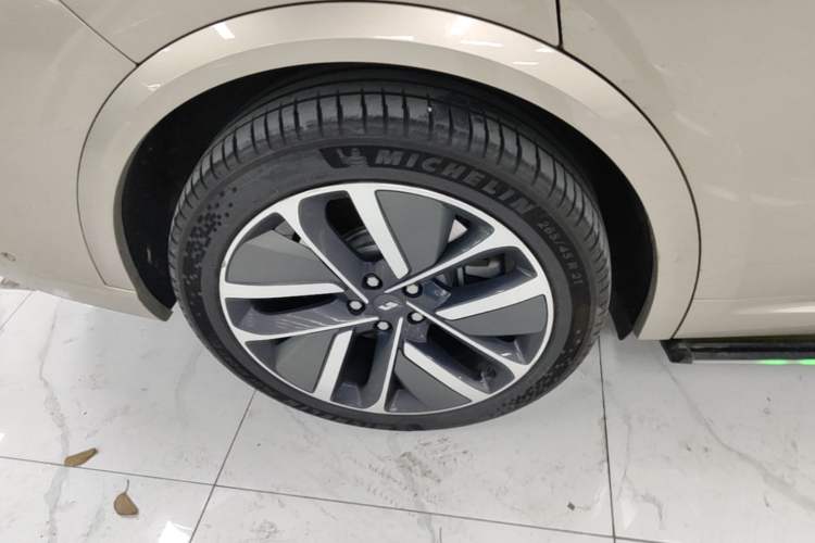Used Li Auto L9 2022 Max model Right Rear Wheel Hub