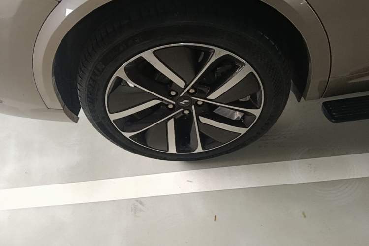 Used Li Auto L9 2022 Max model Right Rear Wheel Hub