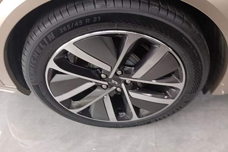 Used Li Auto L9 2022 Max model Right Rear Wheel Hub
