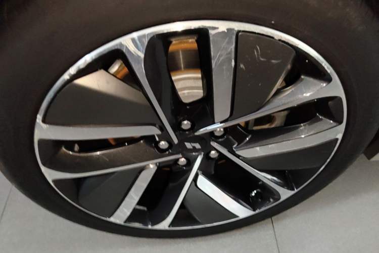 Used Li Auto L9 2022 Max model Right Rear Wheel Hub