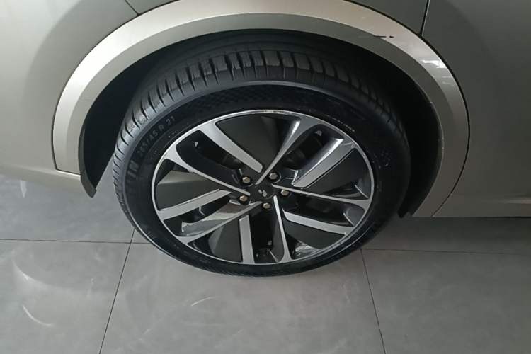 Used Li Auto L9 2022 Max model Right Rear Wheel Hub
