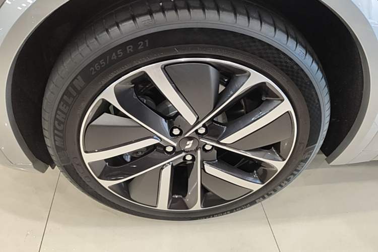 Used Li Auto L9 2022 Max model Exterior 1