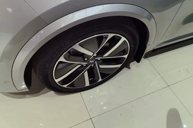Used Li Auto L9 2022 Max model Exterior 3