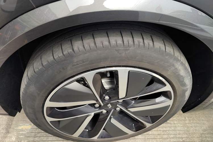Used Li Auto L9 2022 Max model Exterior 4