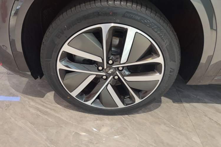 Used Li Auto L9 2022 Max model Exterior 4
