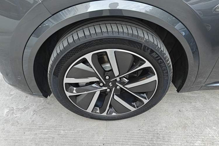 Used Li Auto L9 2022 Max model Exterior 4