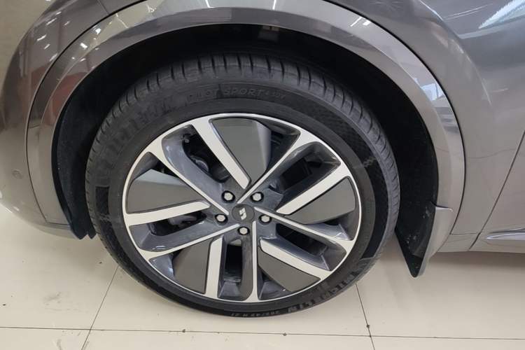 Used Li Auto L9 2022 Max model Exterior 4