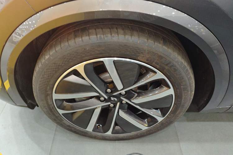 Used Li Auto L9 2022 Max model Exterior 4