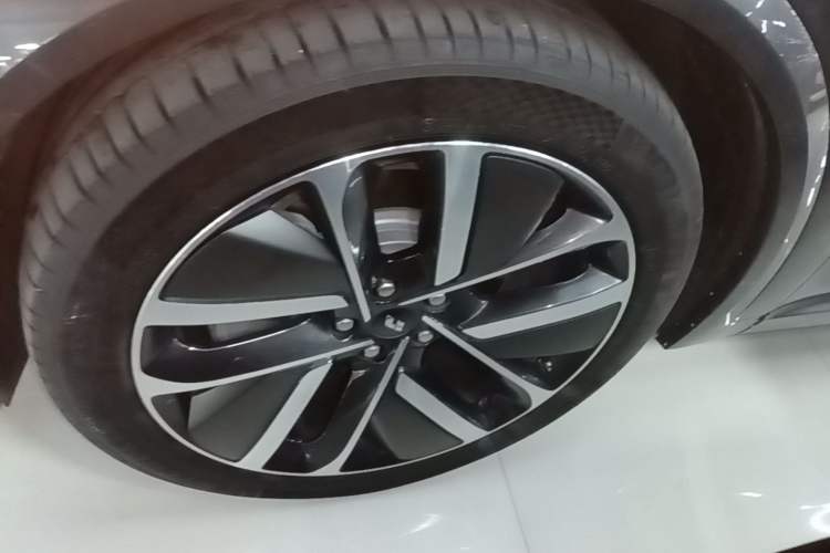 Used Li Auto L9 2022 Max model Exterior 4