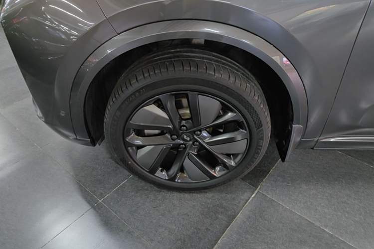Used Li Auto L9 2022 Max model Exterior 4