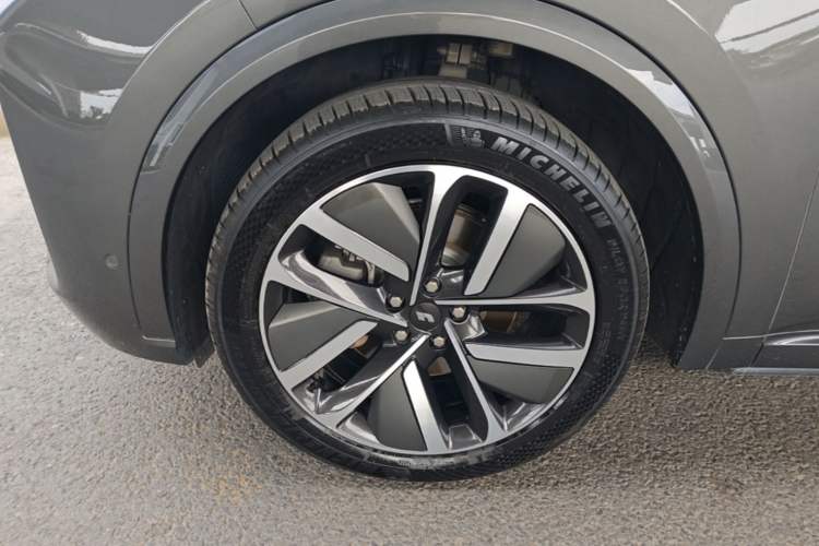 Used Li Auto L9 2022 Max model Exterior 4